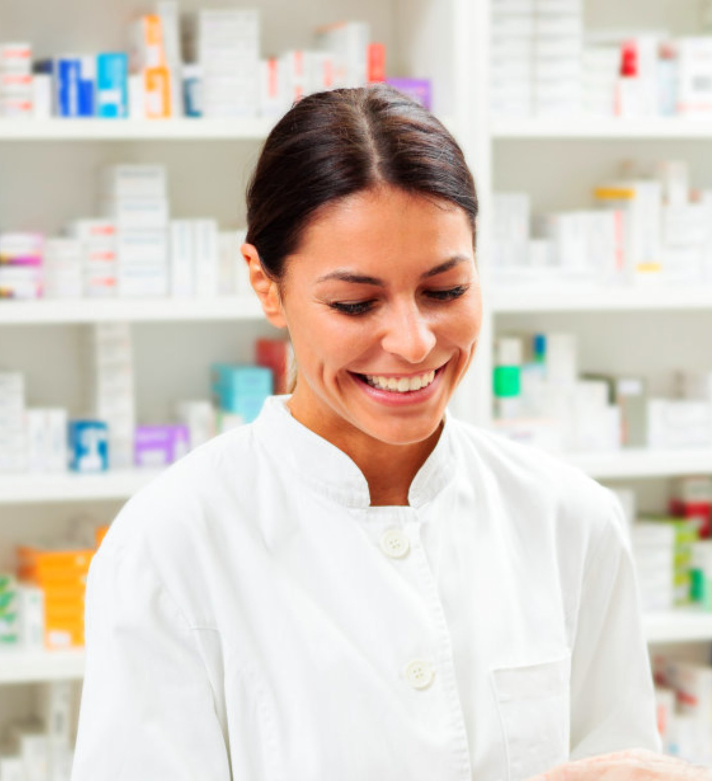 pharmacist assessing the costumer